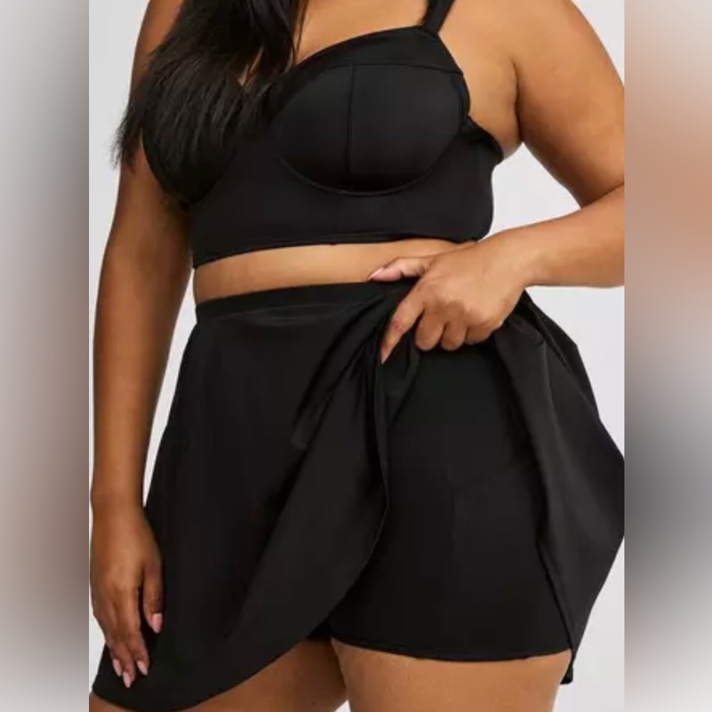 NWT TORRID Swim Skirt w/pocket shorts Black Size 4X (26)